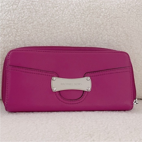 Michael Kors Hot Pink Fuschia Magenta Zippy Wallet with Silver Accent EUC - Picture 6 of 9